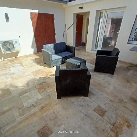 T2 Renove En Rdc Avec Cour, Intra Muros Avignon Exterior foto