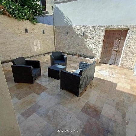 T2 Renove En Rdc Avec Cour, Intra Muros Avignon Exterior foto