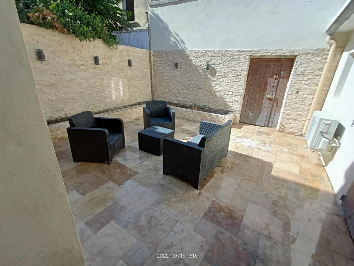 T2 Renove En Rdc Avec Cour, Intra Muros Avignon Exterior foto
